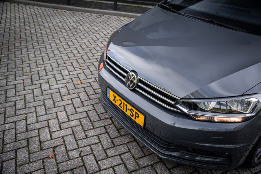 Volkswagen Touran 1.5 TSI Highline 7p | Autom. | PDC | Cruise | Trekhaak | LMV | Climate |
