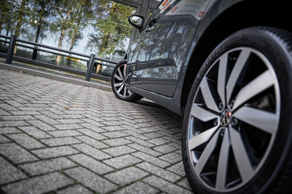 Volkswagen Touran 1.5 TSI Highline 7p | Autom. | PDC | Cruise | Trekhaak | LMV | Climate |