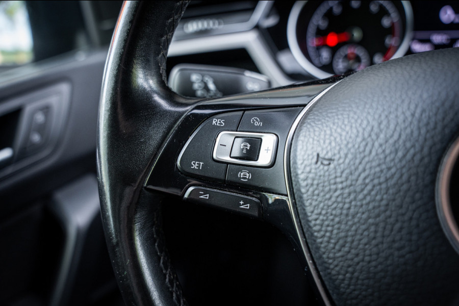 Volkswagen Touran 1.5 TSI Highline 7p | Autom. | PDC | Cruise | Trekhaak | LMV | Climate |