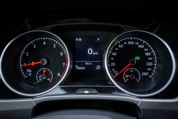 Volkswagen Touran 1.5 TSI Highline 7p | Autom. | PDC | Cruise | Trekhaak | LMV | Climate |