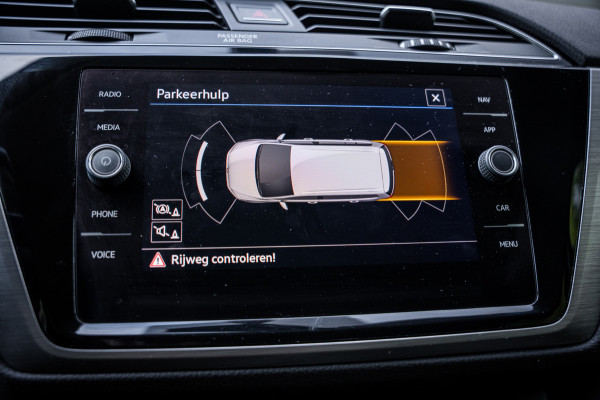 Volkswagen Touran 1.5 TSI Highline 7p | Autom. | PDC | Cruise | Trekhaak | LMV | Climate |