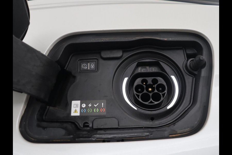Peugeot 3008 1.6 HYbrid 225 Allure Pack Business | SOH 98.4% | Half Leder | Dodehoek detectie | Sfeerverlichting | Virtual Dashboard | Carplay | Climate control | Cruise control |
