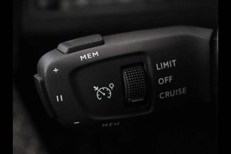 Peugeot 3008 1.6 HYbrid 225 Allure Pack Business | SOH 98.4% | Half Leder | Dodehoek detectie | Sfeerverlichting | Virtual Dashboard | Carplay | Climate control | Cruise control |