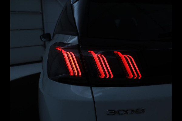 Peugeot 3008 1.6 HYbrid 225 Allure Pack Business | SOH 98.4% | Half Leder | Dodehoek detectie | Sfeerverlichting | Virtual Dashboard | Carplay | Climate control | Cruise control |