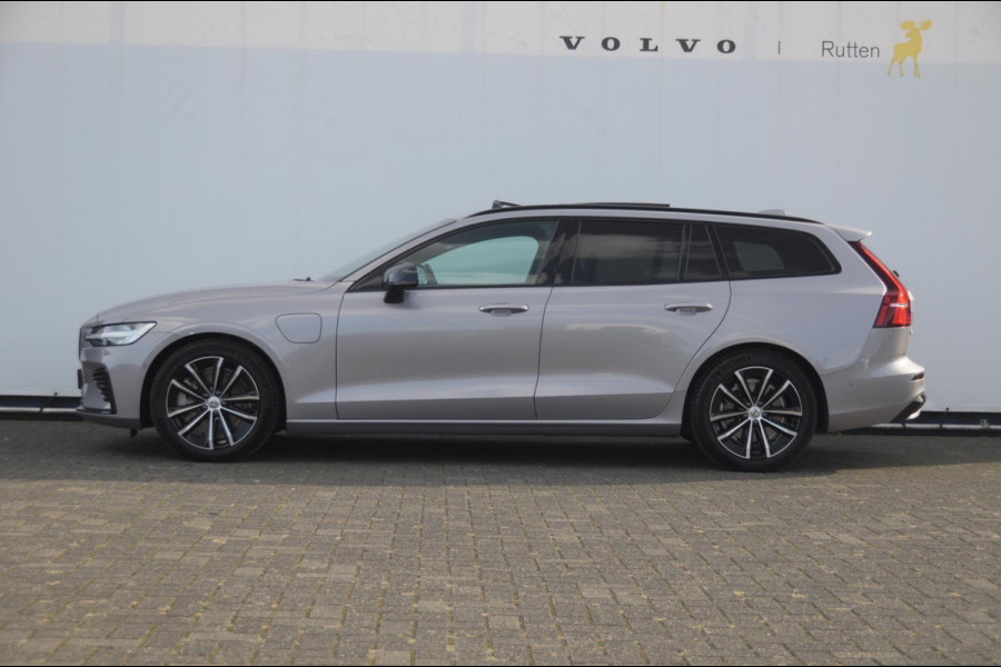 Volvo V60 T8 455PK Automaat Plug-in hybrid AWD Plus Dark Trekhaak / Head up display / / Trekhaak / Panoramadak / Keyless entry / Elektrische achterklep / Stoel - en stuurwielverwarming / BLIS / Adaptieve cruise control / Parkeersensoren met camera