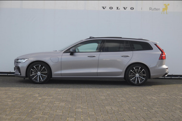 Volvo V60 T8 455PK Automaat Plug-in hybrid AWD Plus Dark Trekhaak / Head up display / / Trekhaak / Panoramadak / Keyless entry / Elektrische achterklep / Stoel - en stuurwielverwarming / BLIS / Adaptieve cruise control / Parkeersensoren met camera