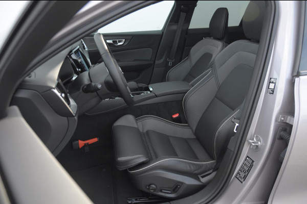 Volvo V60 T8 455PK Automaat Plug-in hybrid AWD Plus Dark Trekhaak / Head up display / / Trekhaak / Panoramadak / Keyless entry / Elektrische achterklep / Stoel - en stuurwielverwarming / BLIS / Adaptieve cruise control / Parkeersensoren met camera