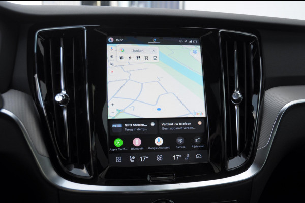 Volvo V60 T8 455PK Automaat Plug-in hybrid AWD Plus Dark Trekhaak / Head up display / / Trekhaak / Panoramadak / Keyless entry / Elektrische achterklep / Stoel - en stuurwielverwarming / BLIS / Adaptieve cruise control / Parkeersensoren met camera