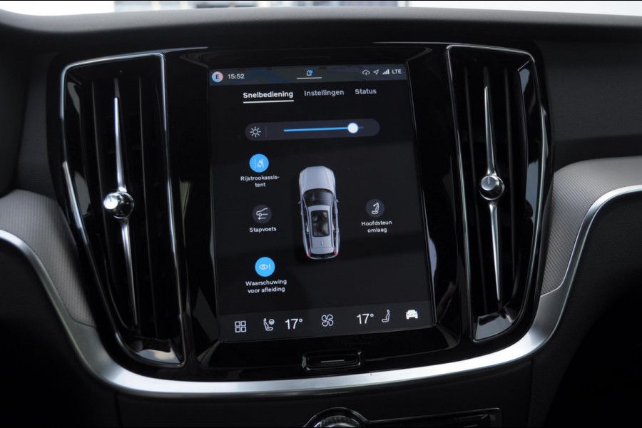 Volvo V60 T8 455PK Automaat Plug-in hybrid AWD Plus Dark Trekhaak / Head up display / / Trekhaak / Panoramadak / Keyless entry / Elektrische achterklep / Stoel - en stuurwielverwarming / BLIS / Adaptieve cruise control / Parkeersensoren met camera