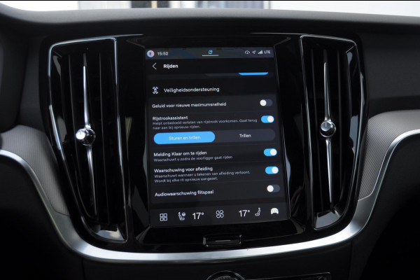 Volvo V60 T8 455PK Automaat Plug-in hybrid AWD Plus Dark Trekhaak / Head up display / / Trekhaak / Panoramadak / Keyless entry / Elektrische achterklep / Stoel - en stuurwielverwarming / BLIS / Adaptieve cruise control / Parkeersensoren met camera