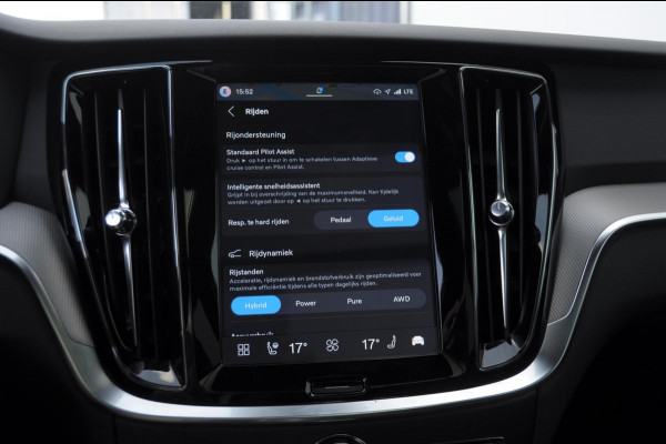 Volvo V60 T8 455PK Automaat Plug-in hybrid AWD Plus Dark Trekhaak / Head up display / / Trekhaak / Panoramadak / Keyless entry / Elektrische achterklep / Stoel - en stuurwielverwarming / BLIS / Adaptieve cruise control / Parkeersensoren met camera