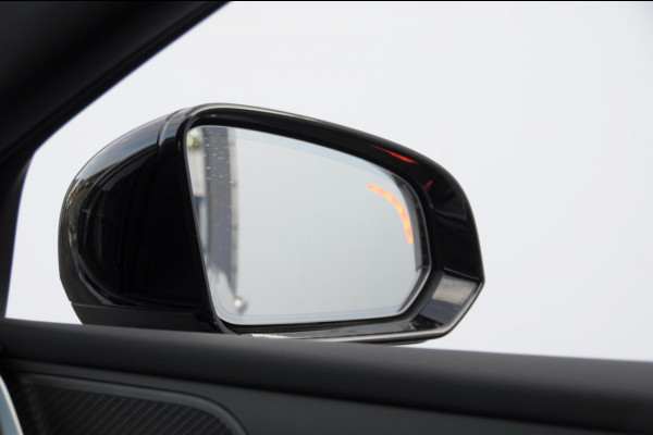 Volvo V60 T8 455PK Automaat Plug-in hybrid AWD Plus Dark Trekhaak / Head up display / / Trekhaak / Panoramadak / Keyless entry / Elektrische achterklep / Stoel - en stuurwielverwarming / BLIS / Adaptieve cruise control / Parkeersensoren met camera
