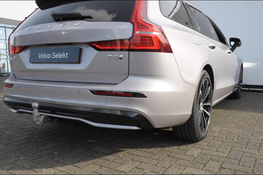 Volvo V60 T8 455PK Automaat Plug-in hybrid AWD Plus Dark Trekhaak / Head up display / / Trekhaak / Panoramadak / Keyless entry / Elektrische achterklep / Stoel - en stuurwielverwarming / BLIS / Adaptieve cruise control / Parkeersensoren met camera