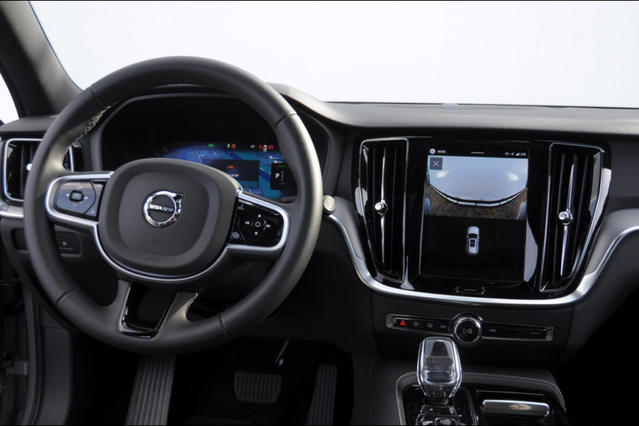 Volvo V60 T8 455PK Automaat Plug-in hybrid AWD Plus Dark Trekhaak / Head up display / / Trekhaak / Panoramadak / Keyless entry / Elektrische achterklep / Stoel - en stuurwielverwarming / BLIS / Adaptieve cruise control / Parkeersensoren met camera