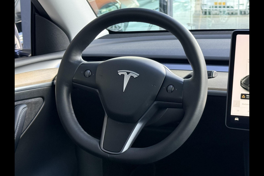Tesla Model Y Long Range AWD 75 kWh NL-AUTO | PANODAK | LEDER | AUTOPILOT