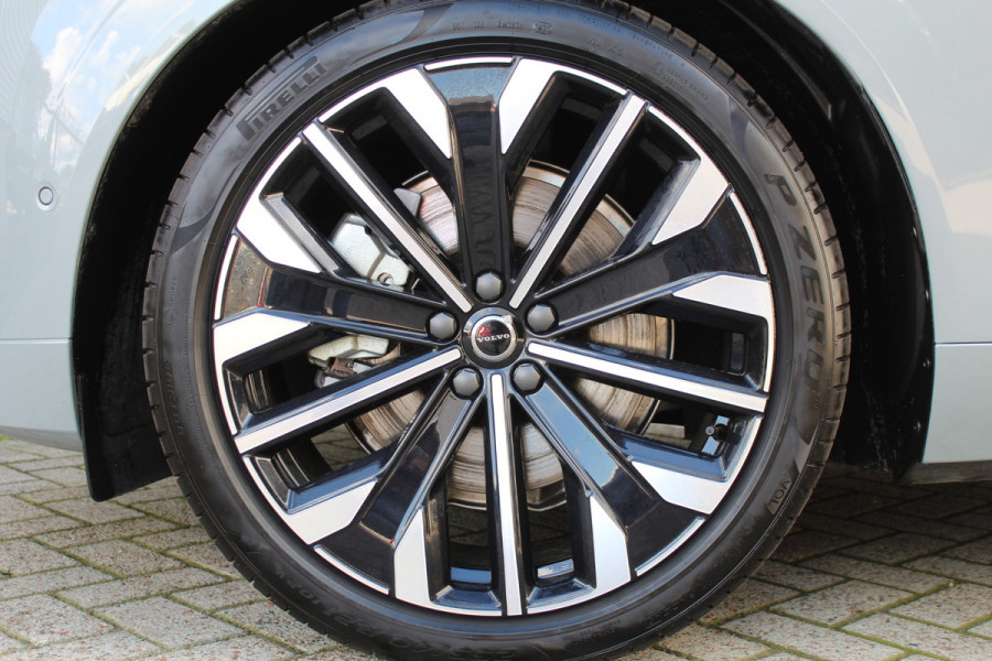 Volvo XC60 2.0 T6 Plug-in hybrid AWD Plus Dark | Luchtvering | Head-Up | Trekhaak | 360 Camera