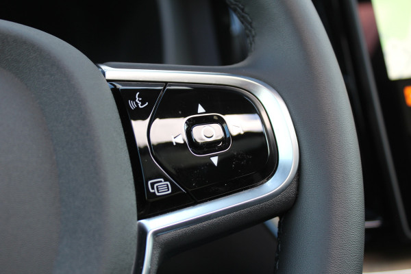 Volvo XC60 2.0 T6 Plug-in hybrid AWD Plus Dark | Luchtvering | Head-Up | Trekhaak | 360 Camera