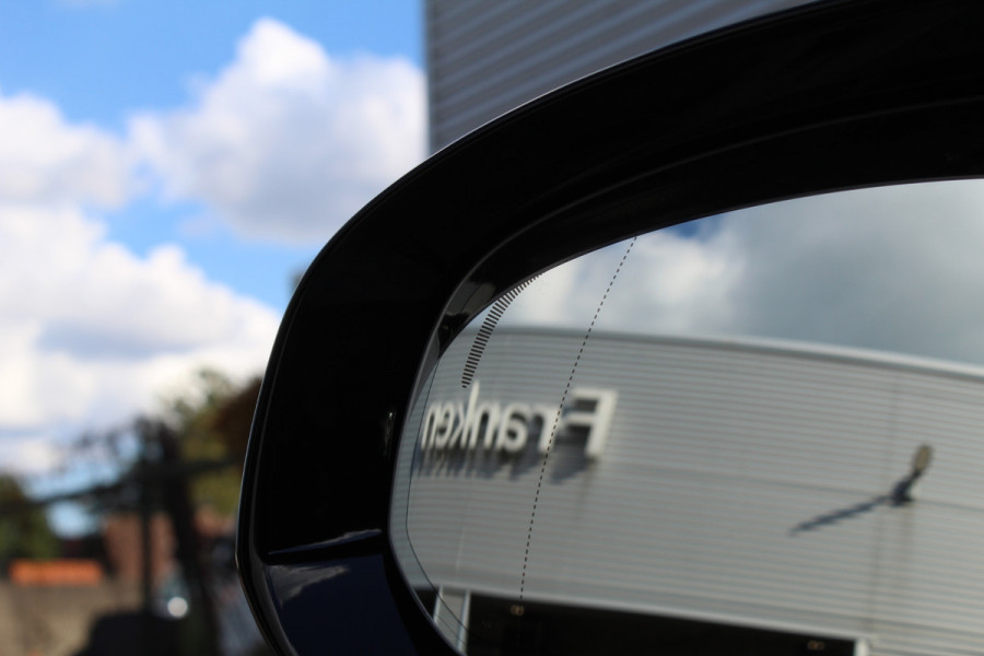 Volvo XC60 2.0 T6 Plug-in hybrid AWD Plus Dark | Luchtvering | Head-Up | Trekhaak | 360 Camera