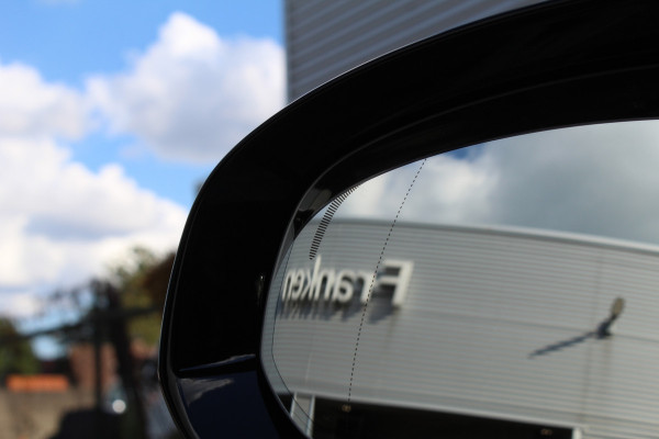 Volvo XC60 2.0 T6 Plug-in hybrid AWD Plus Dark | Luchtvering | Head-Up | Trekhaak | 360 Camera