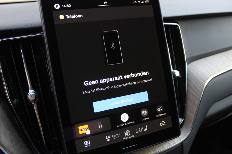Volvo XC60 2.0 T6 Plug-in hybrid AWD Plus Dark | Luchtvering | Head-Up | Trekhaak | 360 Camera