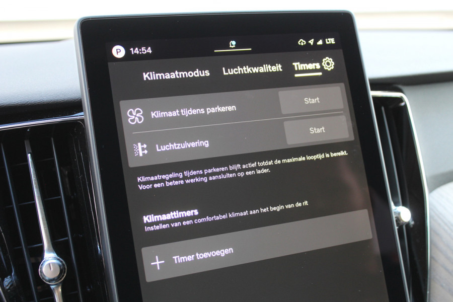 Volvo XC60 2.0 T6 Plug-in hybrid AWD Plus Dark | Luchtvering | Head-Up | Trekhaak | 360 Camera