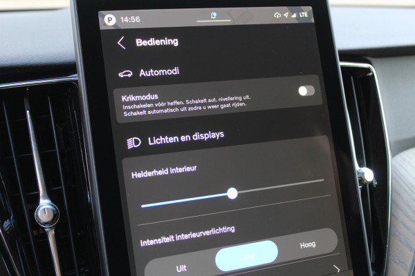 Volvo XC60 2.0 T6 Plug-in hybrid AWD Plus Dark | Luchtvering | Head-Up | Trekhaak | 360 Camera