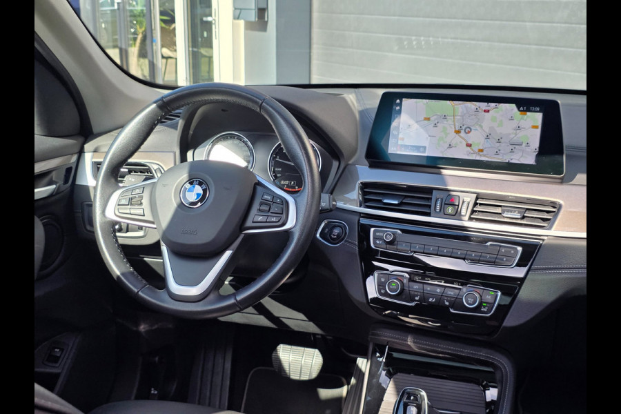 BMW X1 SDrive20i Business Edition Plus | PANO | LEDER | TREKHAAK | NAP | 1E EIGENAAR