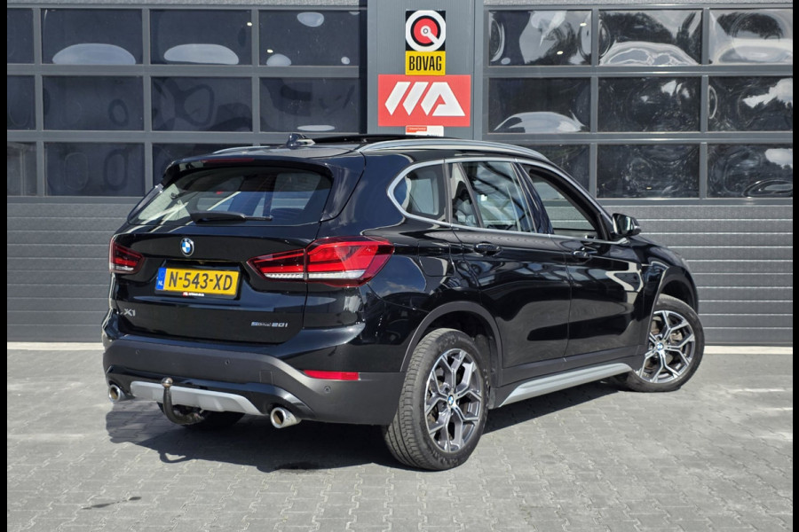 BMW X1 SDrive20i Business Edition Plus | PANO | LEDER | TREKHAAK | NAP | 1E EIGENAAR