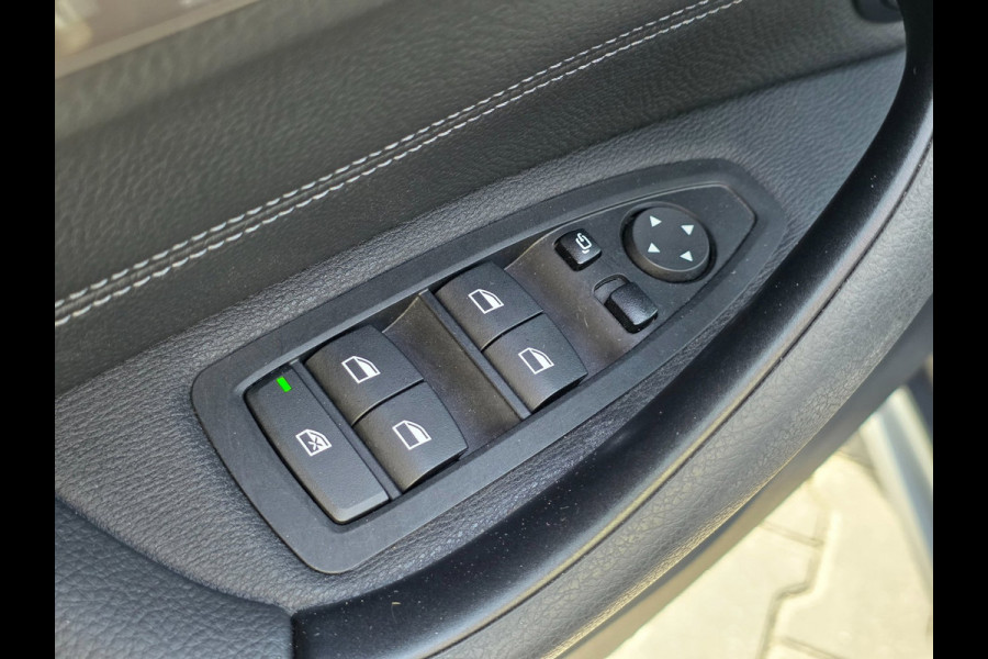 BMW X1 SDrive20i Business Edition Plus | PANO | LEDER | TREKHAAK | NAP | 1E EIGENAAR