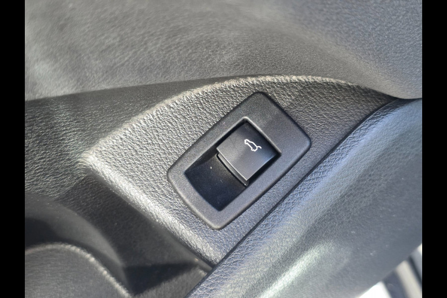 BMW X1 SDrive20i Business Edition Plus | PANO | LEDER | TREKHAAK | NAP | 1E EIGENAAR