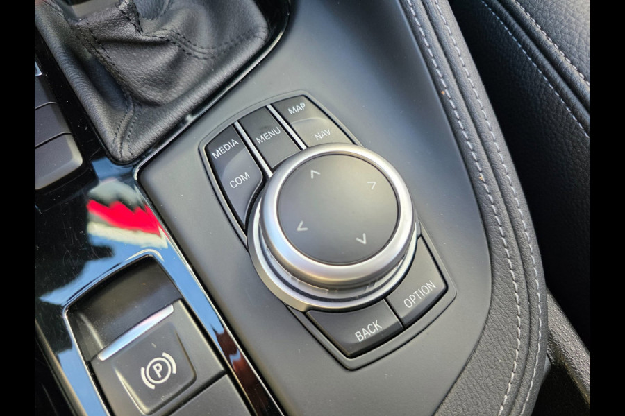 BMW X1 SDrive20i Business Edition Plus | PANO | LEDER | TREKHAAK | NAP | 1E EIGENAAR