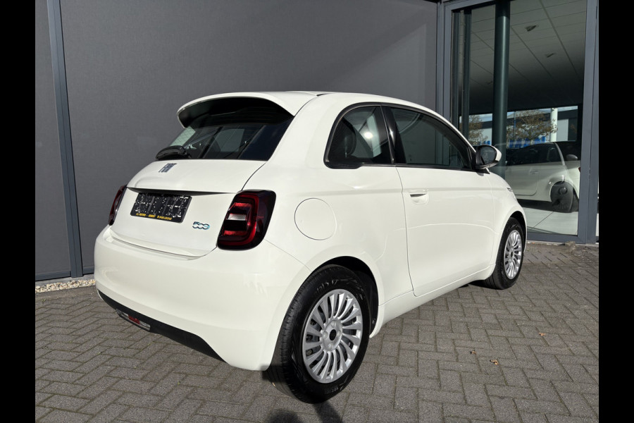 Fiat 500 Icon 42 kWh Airco - Apple carplay - Bluetooth - Cruise control - Keyless start - Navigatie - Licht metalen velgen 16 inch - Draadloze telefoonoplader - Elektrische ramen voor - Led verlichting - Stuur multifunctioneel - Stuur leder - Centrale vergrendeling met afstandsbediening