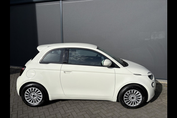 Fiat 500 Icon 42 kWh Airco - Apple carplay - Bluetooth - Cruise control - Keyless start - Navigatie - Licht metalen velgen 16 inch - Draadloze telefoonoplader - Elektrische ramen voor - Led verlichting - Stuur multifunctioneel - Stuur leder - Centrale vergrendeling met afstandsbediening