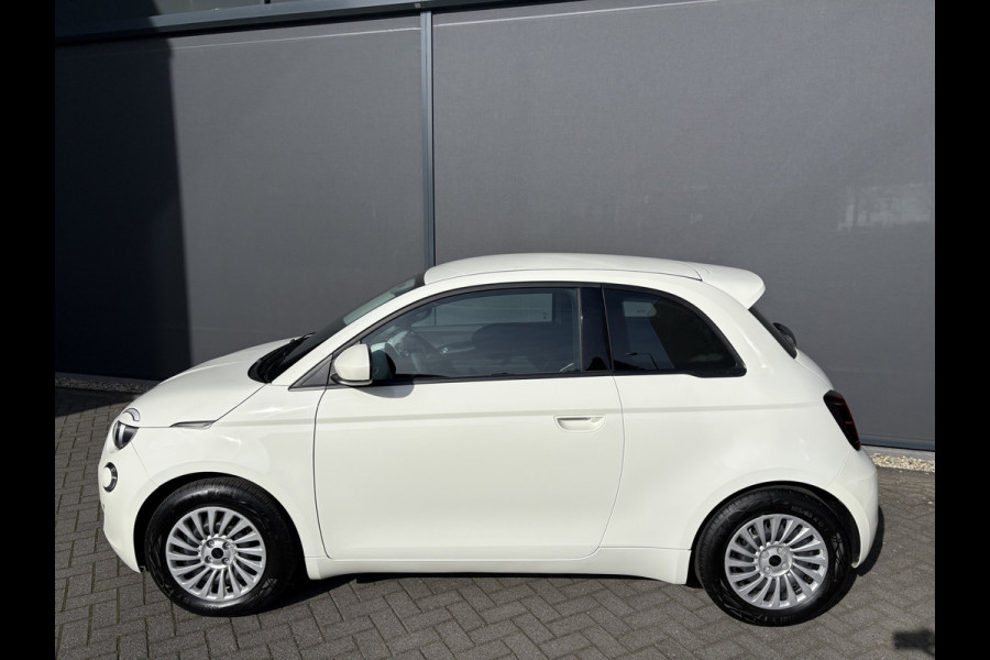 Fiat 500 Icon 42 kWh Airco - Apple carplay - Bluetooth - Cruise control - Keyless start - Navigatie - Licht metalen velgen 16 inch - Draadloze telefoonoplader - Elektrische ramen voor - Led verlichting - Stuur multifunctioneel - Stuur leder - Centrale vergrendeling met afstandsbediening