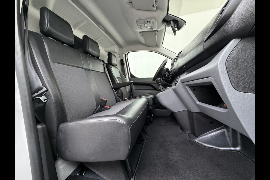 Peugeot Expert 2.0HDI 123PK Imperiaal 3-Persoons Trekhaak Airco Apple Carplay Android Auto Navi* Bluetooth Pdc Cruise Control Regen-Lichtsensor Schuifdeur Betonplex Vloer Wandbetimmering 2.500KG Trekgewicht 1e Eigenaar Originele Nederlandse Auto