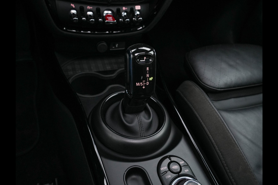 MINI Clubman 2.0 Cooper S ALL4 JCW-Styling Premier Plus (INCL-BTW) Aut * PANO | LEATHER | FULL-LED | HEATED-SPORTSEATS | DIGI-COCKPIT | AMBIENTLIGHT | PRIVACY-GLASS | HEAD-UP | PDC | CAMERA | DAB  | KEYLESS | TOWBAR | 18"ALU*