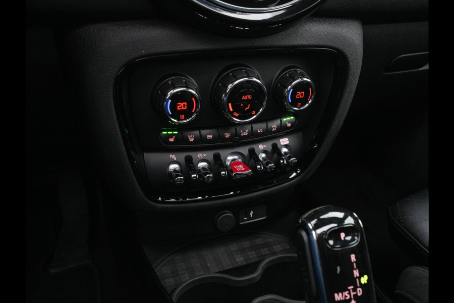 MINI Clubman 2.0 Cooper S ALL4 JCW-Styling Premier Plus (INCL-BTW) Aut * PANO | LEATHER | FULL-LED | HEATED-SPORTSEATS | DIGI-COCKPIT | AMBIENTLIGHT | PRIVACY-GLASS | HEAD-UP | PDC | CAMERA | DAB  | KEYLESS | TOWBAR | 18"ALU*
