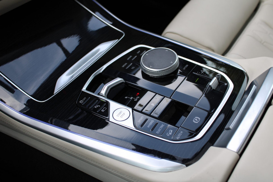 BMW X5 xDrive50e Launch Edition