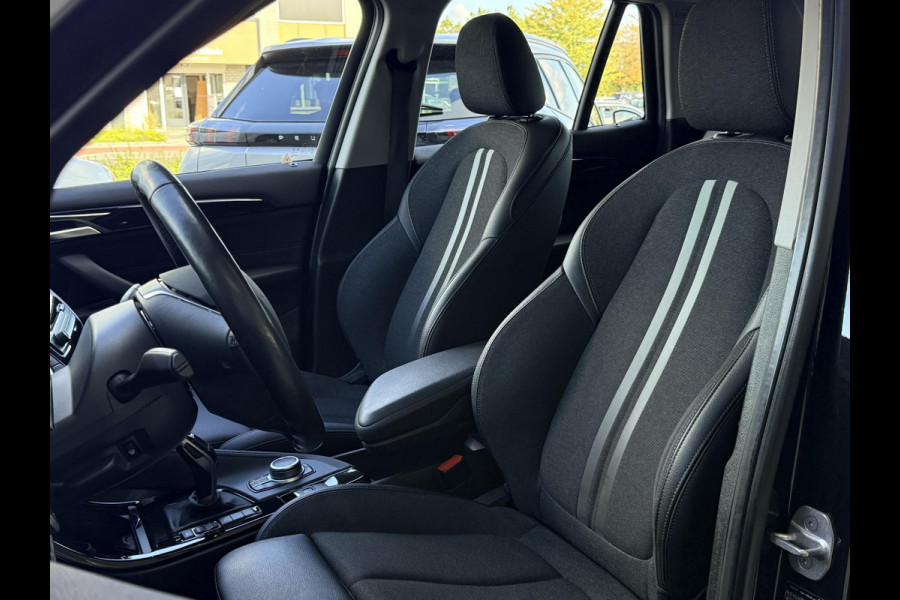 BMW X1 sDrive20i High Executive M-PAKKET | CARPLAY | CAMERA | LED