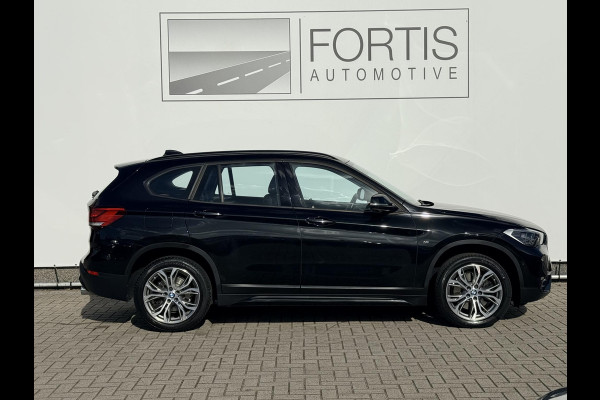 BMW X1 sDrive20i High Executive M-PAKKET | CARPLAY | CAMERA | LED