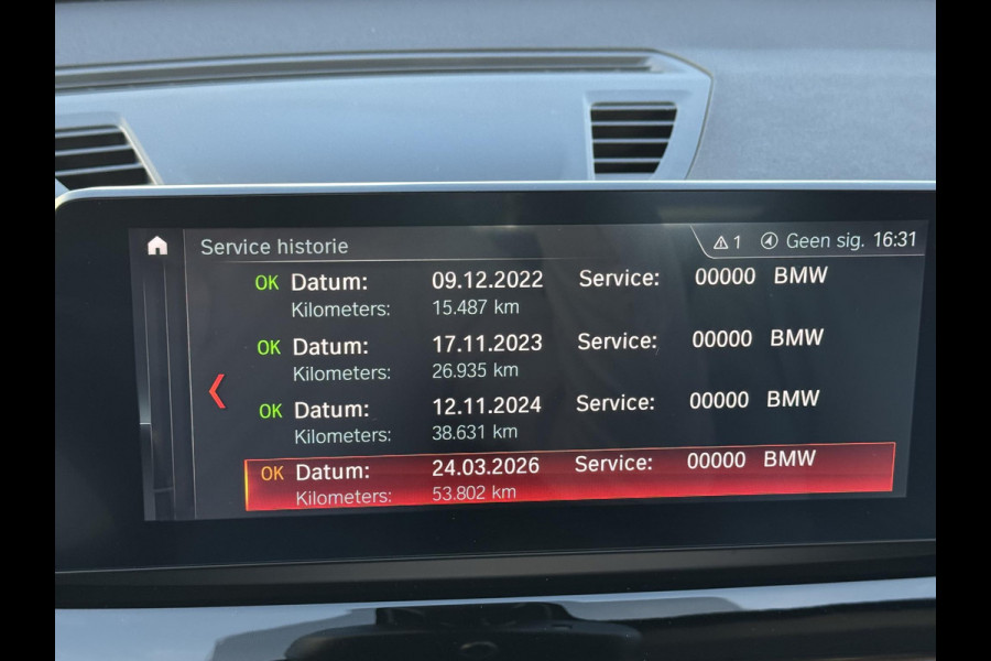 BMW X1 sDrive20i High Executive M-PAKKET | CARPLAY | CAMERA | LED