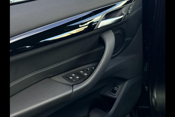 BMW X1 sDrive20i High Executive M-PAKKET | CARPLAY | CAMERA | LED