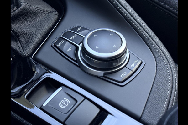 BMW X1 sDrive20i High Executive M-PAKKET | CARPLAY | CAMERA | LED