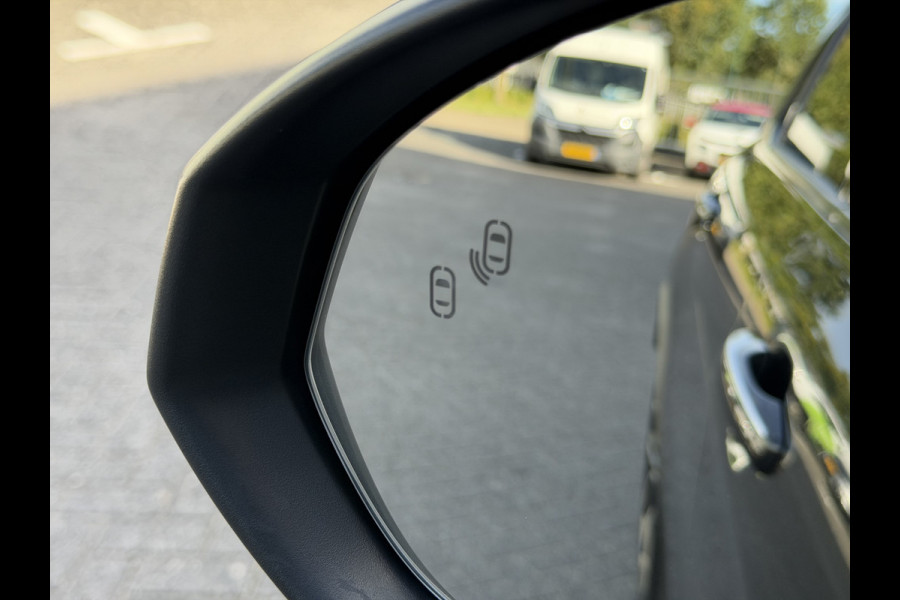 Lynk & Co 01 262pk PHEV (Elektrisch Schuifdak - Infinity Sound - 360gr Camera - Stoelverwarming - Elektrische Klep - Adaptieve Cruise Control