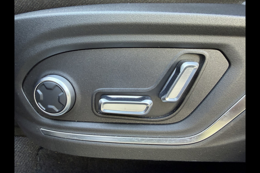 Lynk & Co 01 262pk PHEV (Elektrisch Schuifdak - Infinity Sound - 360gr Camera - Stoelverwarming - Elektrische Klep - Adaptieve Cruise Control