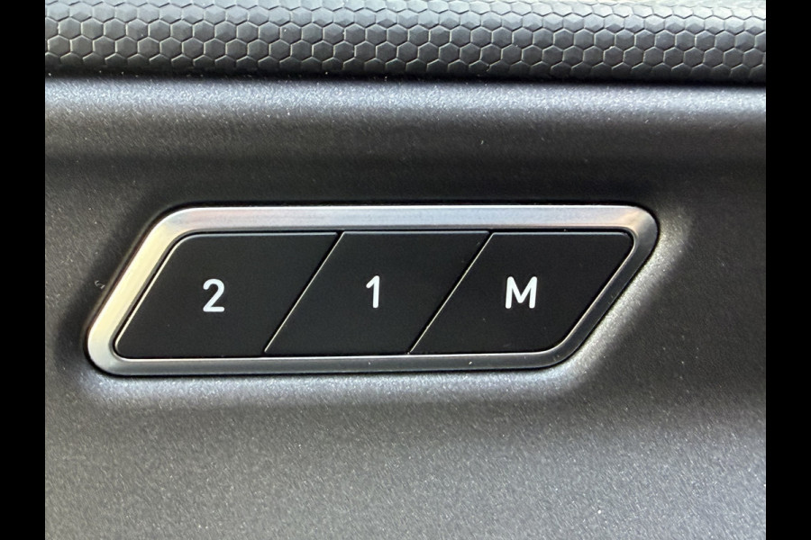 Lynk & Co 01 262pk PHEV (Elektrisch Schuifdak - Infinity Sound - 360gr Camera - Stoelverwarming - Elektrische Klep - Adaptieve Cruise Control