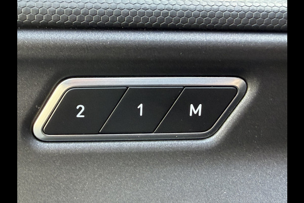 Lynk & Co 01 262pk PHEV (Elektrisch Schuifdak - Infinity Sound - 360gr Camera - Stoelverwarming - Elektrische Klep - Adaptieve Cruise Control