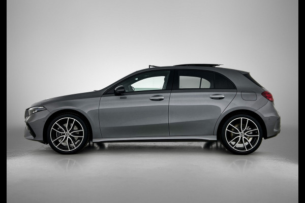 Mercedes-Benz A-Klasse 250 e Business Solution AMG | AMG Line Plus pakket | Smartphone-integratie | Head-up display | Panoramaschuifdak | Inclusief 24 maanden Mercedes-Benz Certified garantie voor Europa.