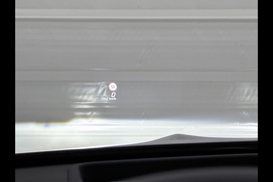 Mercedes-Benz A-Klasse 250 e Business Solution AMG | AMG Line Plus pakket | Smartphone-integratie | Head-up display | Panoramaschuifdak | Inclusief 24 maanden Mercedes-Benz Certified garantie voor Europa.