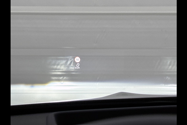 Mercedes-Benz A-Klasse 250 e Business Solution AMG | AMG Line Plus pakket | Smartphone-integratie | Head-up display | Panoramaschuifdak | Inclusief 24 maanden Mercedes-Benz Certified garantie voor Europa.